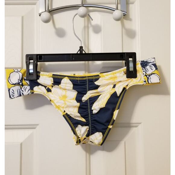 New Palmacea Lily Floral Print Bandeau Top + Bikini Bottom Set Removable Strap - Picture 5 of 10